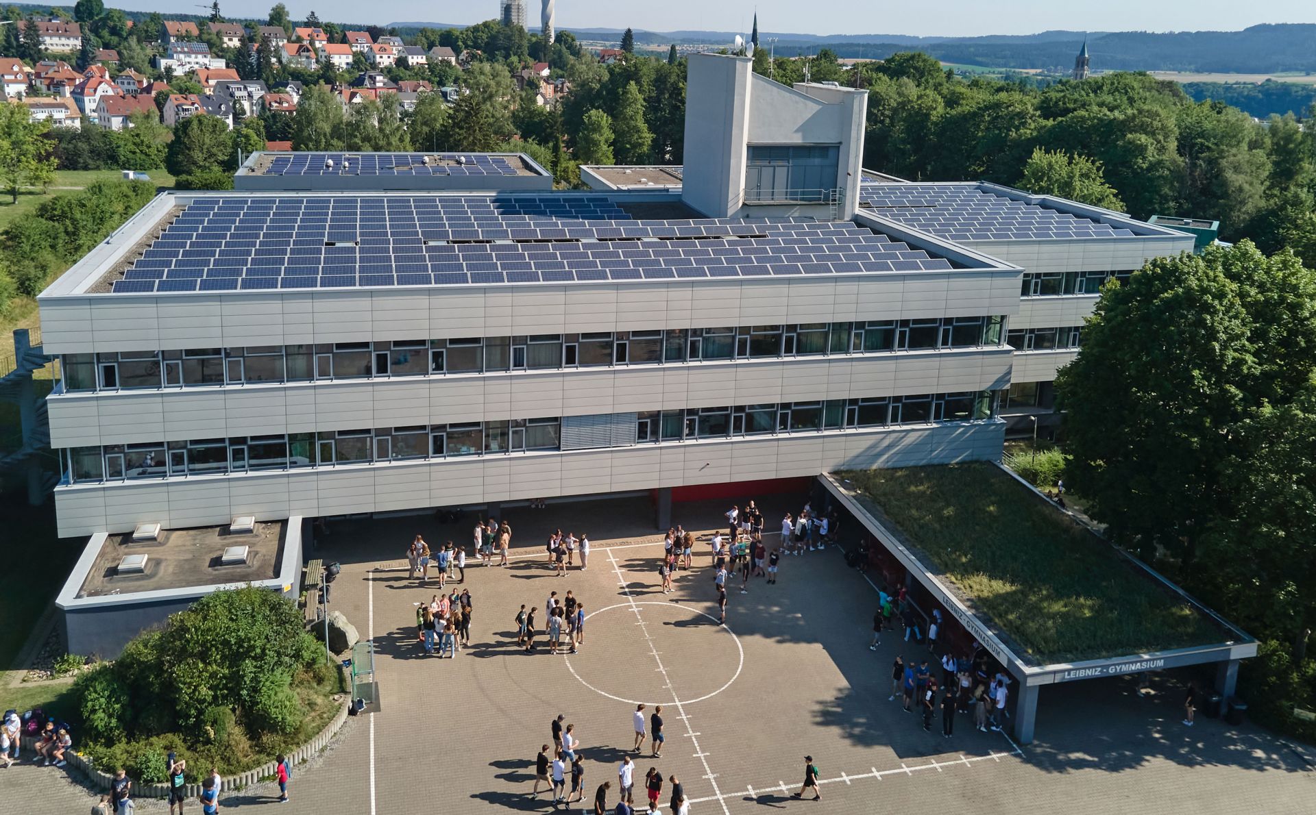 Das Gebäude des Leibniz-Gymnasium von oben.